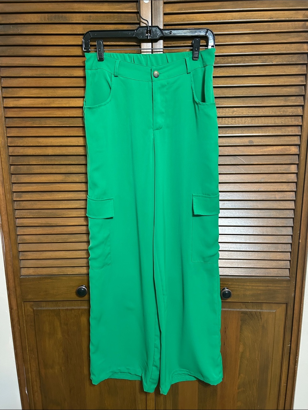 HYFVE Vibrant Green Wide Leg Cargo Trousers Side Pockets with Flaps Size S